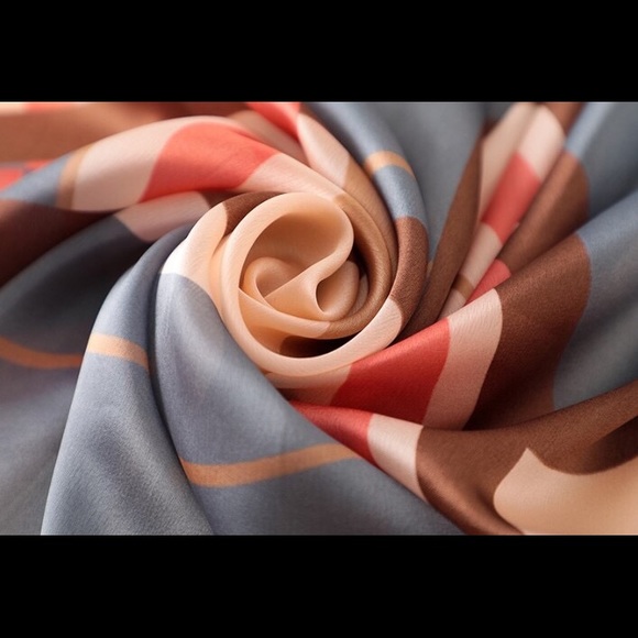 Scarf - Picture 5 of 7